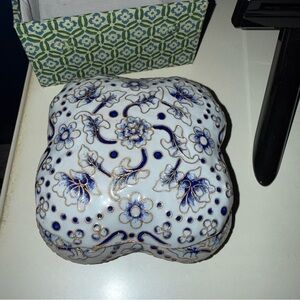 Vintage trinket box